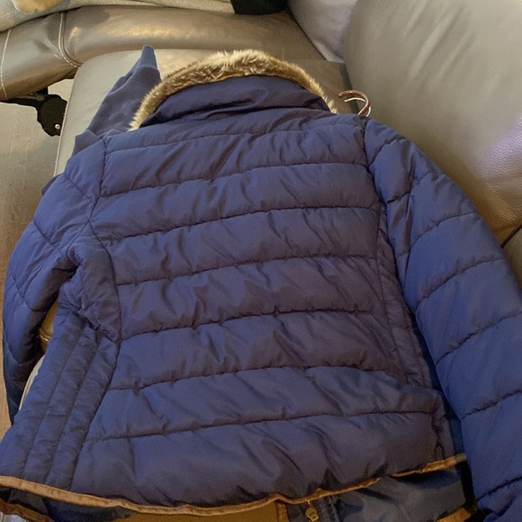 Old Navy coat w fake fur (it is not removable), zips, buttons - Picture 3 of 3